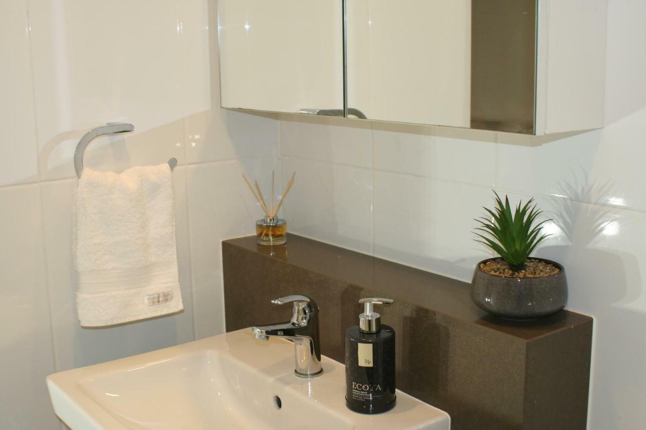 Governor Luxe 1 Bedroom Apartment In The Heart Of Barton Wifi Gym Wine Secure Parking Canberra Kingston Exterior foto